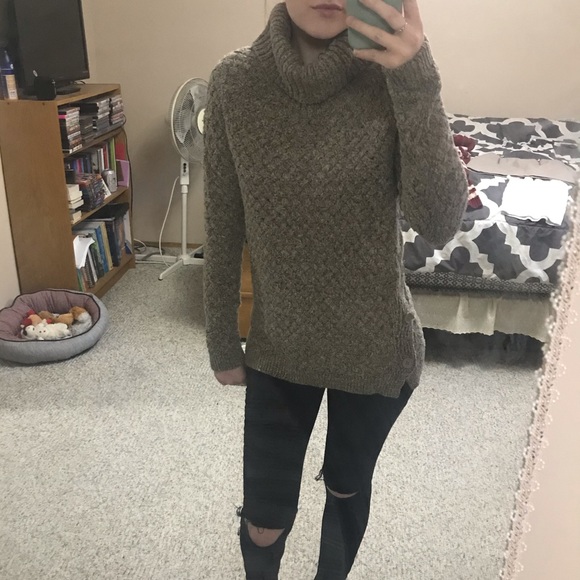 Turtle neck sweater - Picture 2 of 3